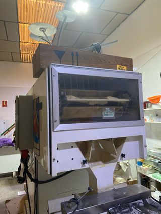 Cámara de reposo y pesadora panadería