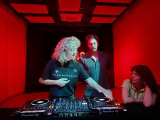 Clases de Dj para niñ@s en Poblenou