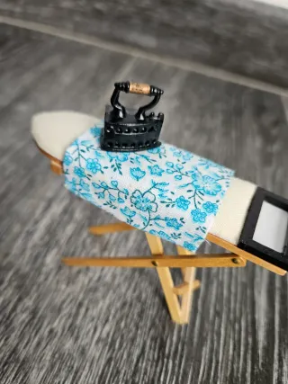 Miniatura Máquina Coser y Tabla Planchar