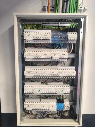 Servicios de instalación y mantenimiento,