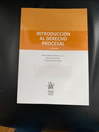 Curso de historia del derecho : fuentes e insti...