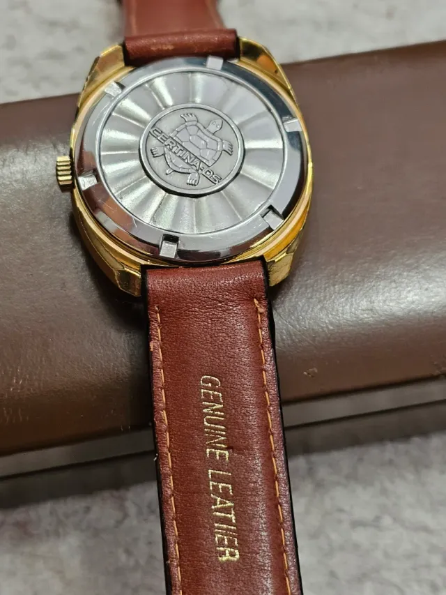 Reloj Certina DS-2 Automático Dorado