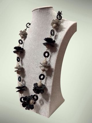 Collana donna fiori nero grigio