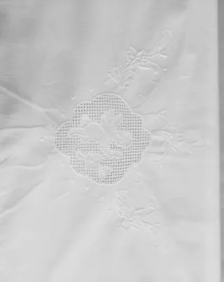 Sábana encimera bordada 135 cm + funda