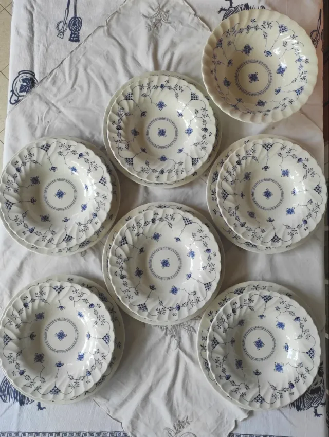 Servizio Churchill England 13 piatti