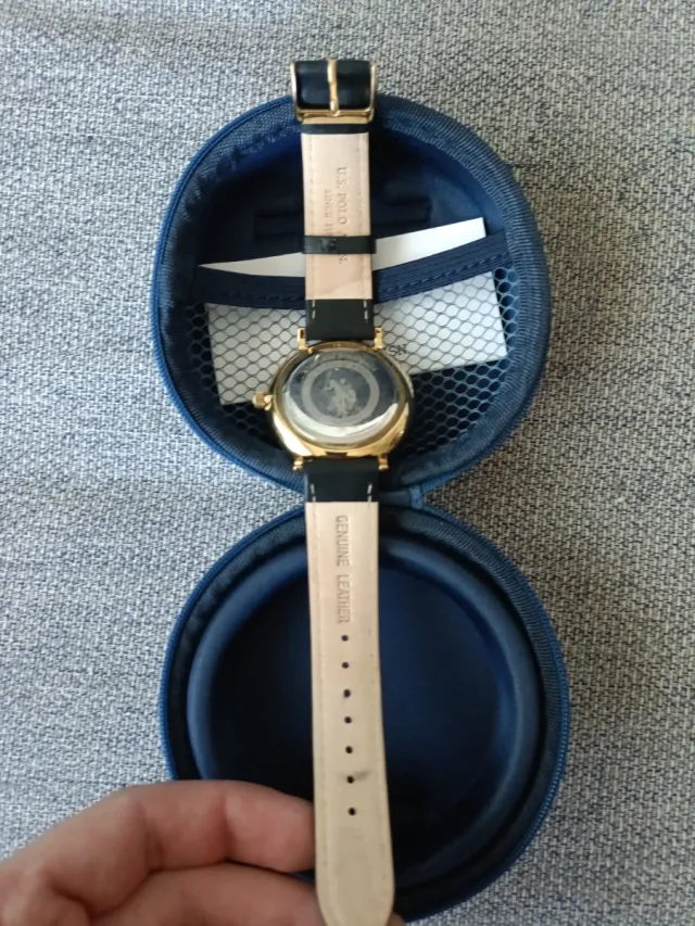 Reloj U.S. Polo Assn. Negro Dorado