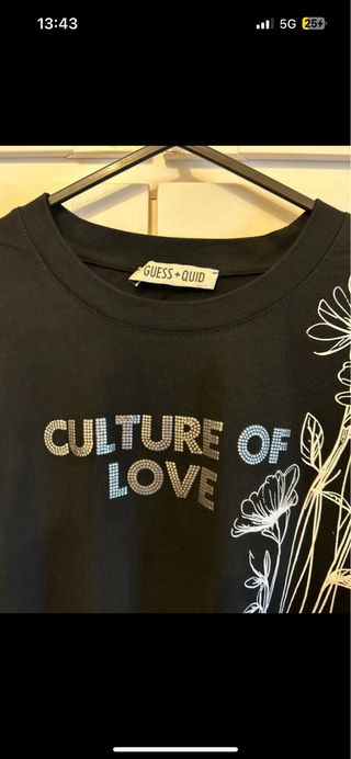 T-shirt Guess nera con fiori