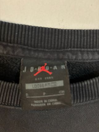 Felpa Jordan Nera con inserti colorati