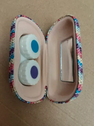 Estuche porta lentillas con espejo