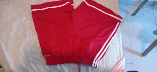 Pantalones cortos Adidas rojos