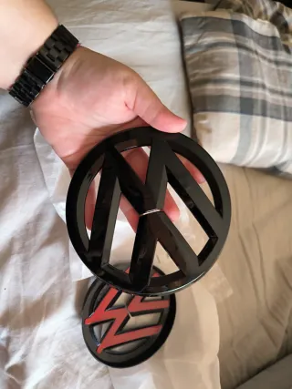 Logos VW Negros Adhesivos (2 unidades)