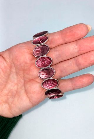 Pulsera elástica con detalles rosas