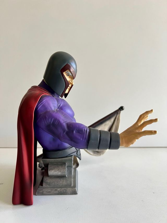 Busto Magneto Ultimate X-Men