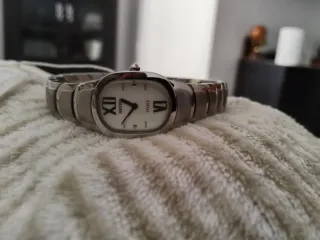 Reloj Seiko Vivace Mujer Plata y Blanco