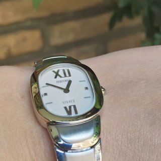 Reloj Seiko Vivace Mujer Plata y Blanco