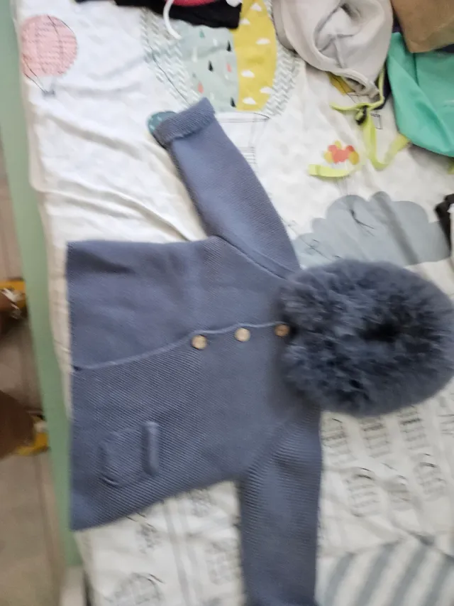 Abrigos de punto para bebé con capucha Pangasa.