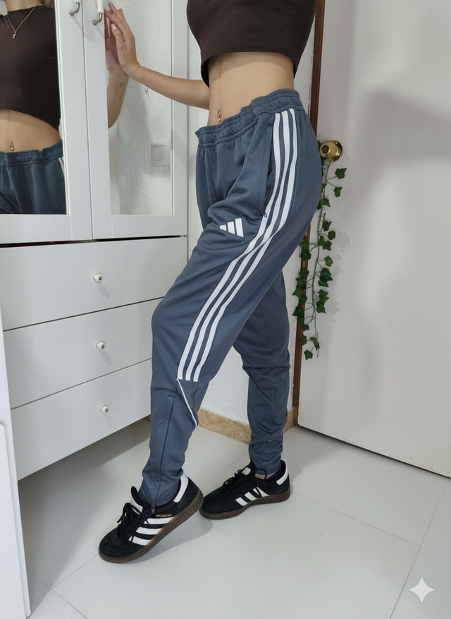 Pantalón chándal Adidas gris