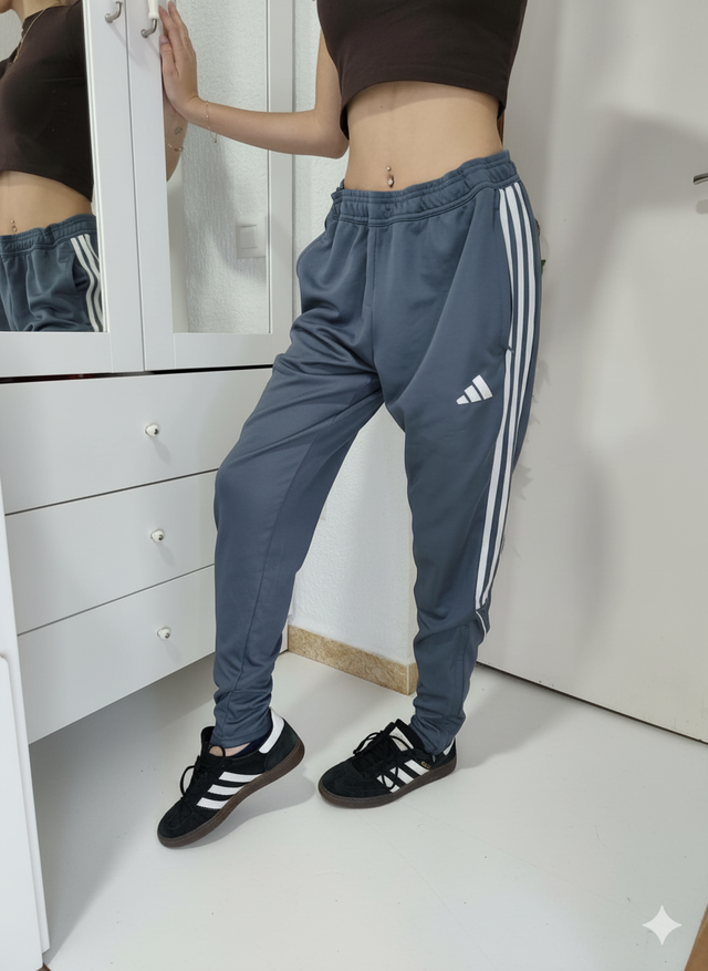 Pantalón chándal Adidas gris