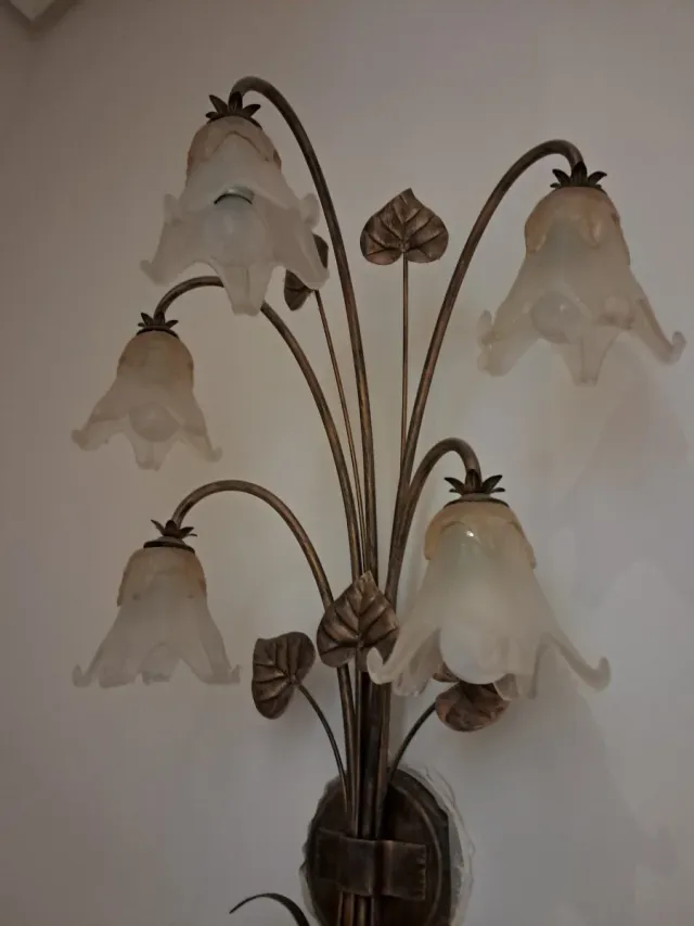 Lámpara de pared floral metal y cristal