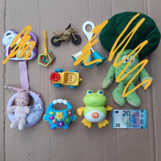 6 Giocattoli, 4 sono elettronici con luci e suoni