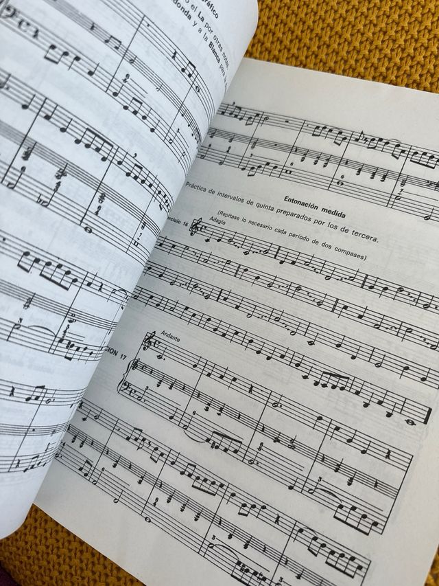 Libro Solfeo Antiguo - El Progreso Musical
a. 1957