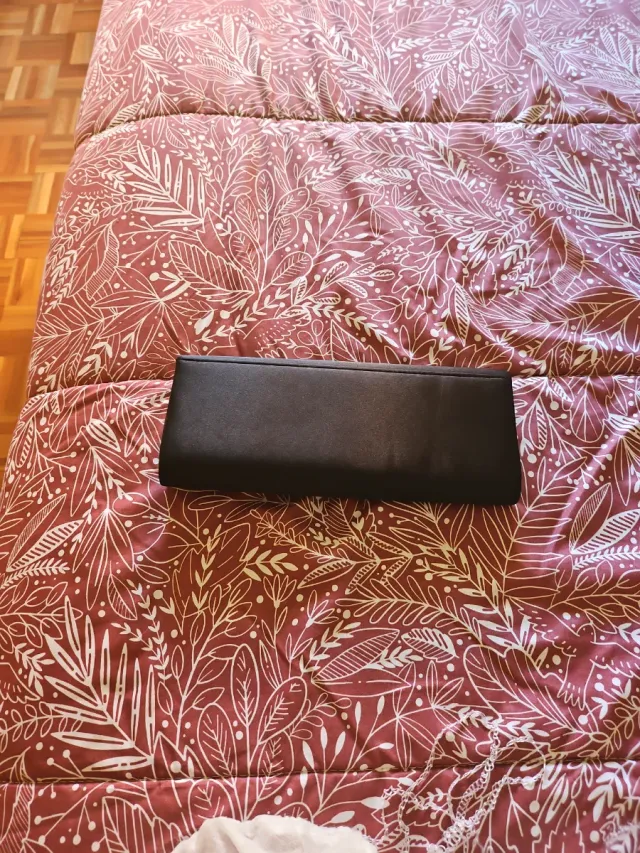 Bolso de mano negro para fiestas