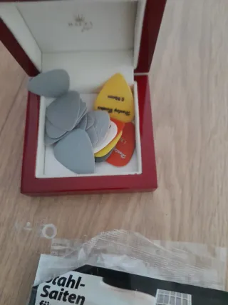 Cuerdas guitarra y complementos