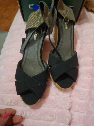 Cuñas Alpargatas Beige y Negras