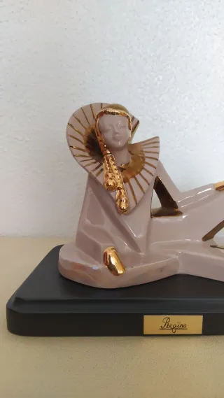Figura Regina - Cerámica hecha a mano