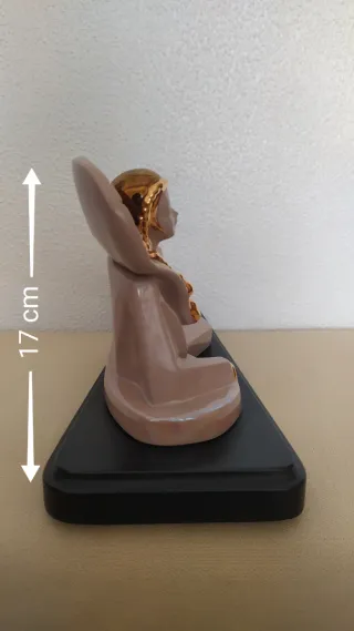 Figura Regina - Cerámica hecha a mano