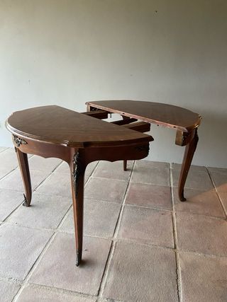 Mesa de marquetería italiana extensible.