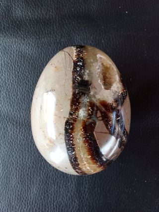 Uovo in pietra naturale