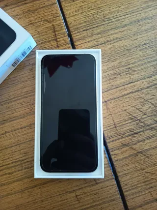 iPhone 16e bianco