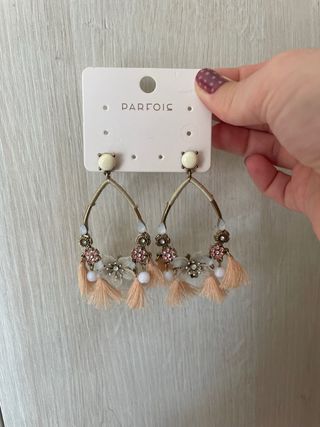 Pendientes Parfois flecos y rosas dorados