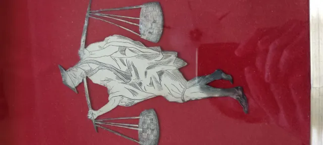 Cuadro Plata Ley Figura Hombre con Cestas