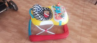 Andador infantil con juegos