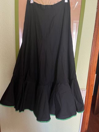 Falda flamenca negra con ribete verde