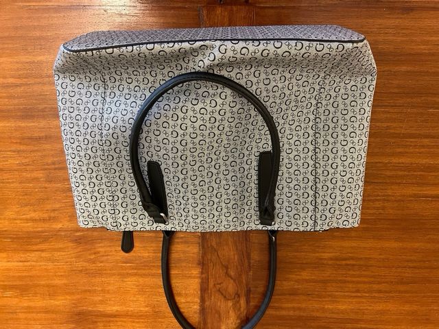 Bolso Guess Gris y Negro