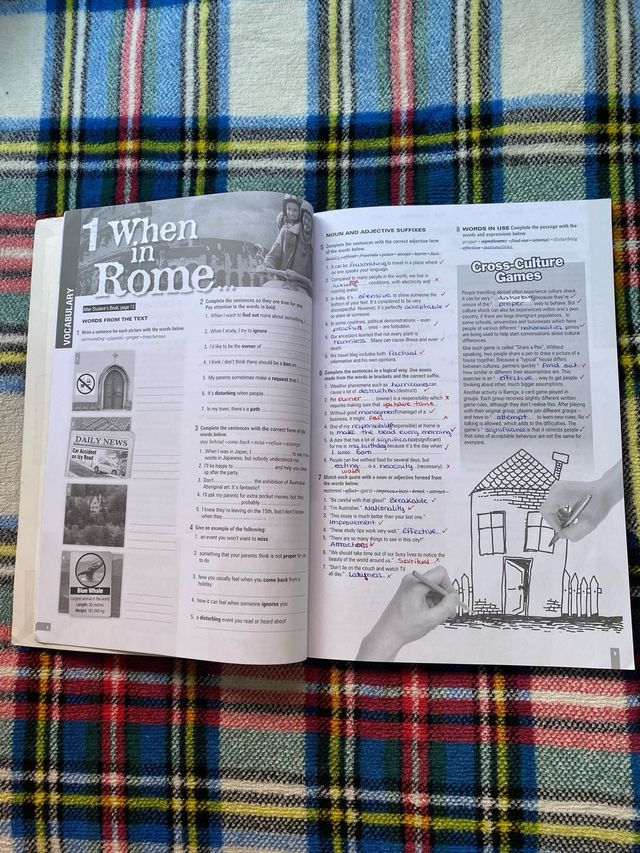 Living English 2 Batxillerat: Workbook