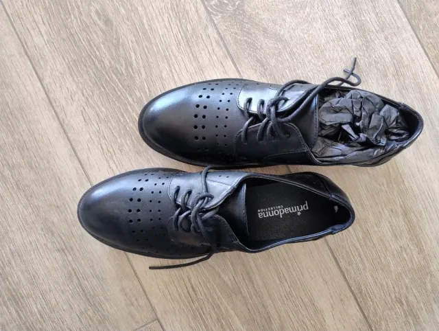 Scarpe donna nere traforate