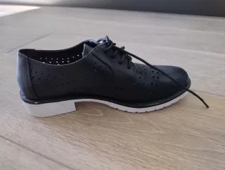 Scarpe donna nere traforate