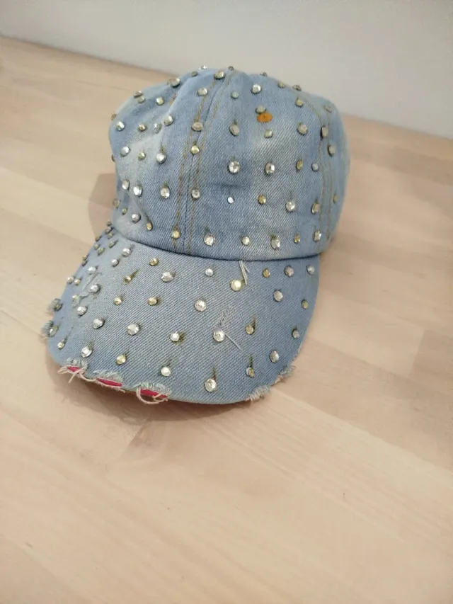 Gorra vaquera con pedrería