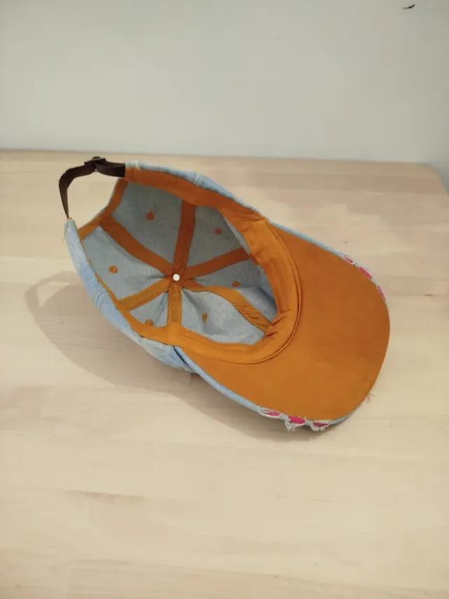 Gorra vaquera con pedrería