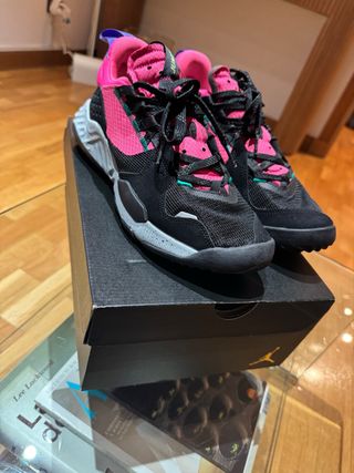 Zapatillas Nike Air Jordan Negras y Rosas
