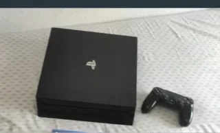 PS4 Pro con Mando y 4 juegos