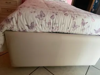 Letto singolo contenitore in pelle
