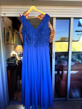 Vestido de fiesta azul con pedrería
