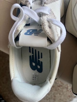 Zapatillas New Balance 327 Beige/Blanco Talla 35