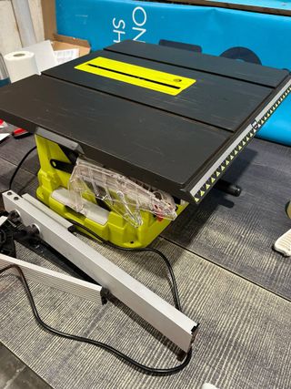 Sierra de mesa RYOBI de 1800 W RTS1800S-G