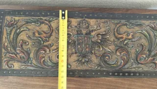 Caja madera y cuero repujado siglo XIX